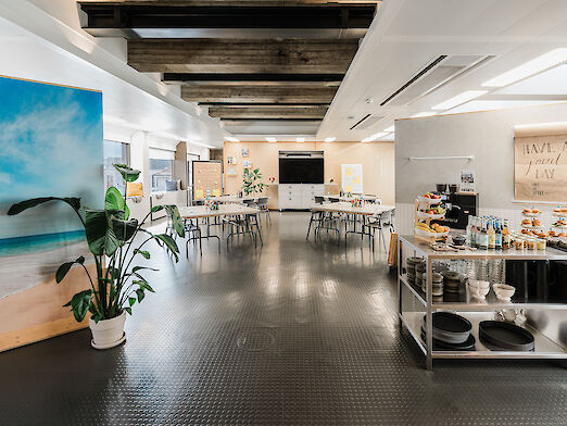 Meetingbereich mit modularen Wänden - OutOfOffice Stuttgart