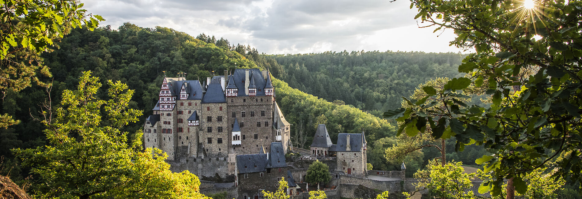 Wierschem: Burg Eltz in der Eifel