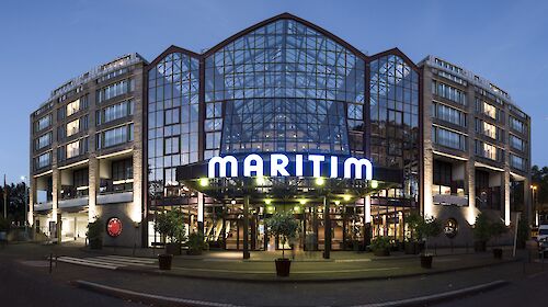 Außenansicht bei Nacht Maritim Hotel Köln