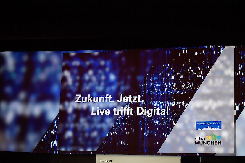 Digital display with the German words for "Future. Now. Live meets digital."