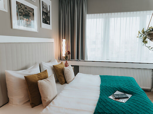 Hotelzimmer mit Bett